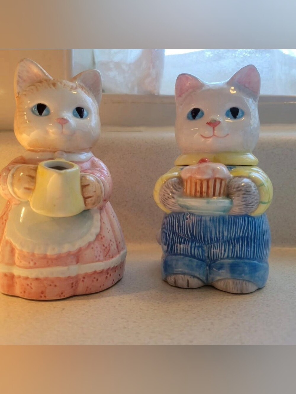 Vintage Ceramic Cat Salt and Pepper Shakers - Pink & Blue